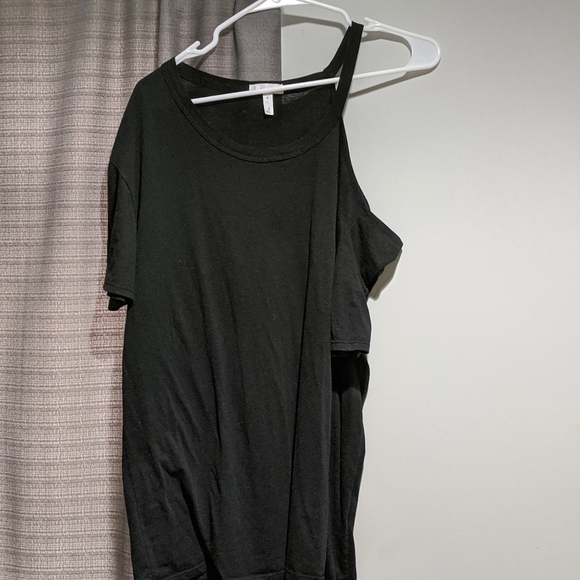 Leith Tops - Cold shoulder tee